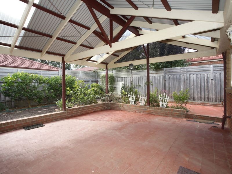 2 Curringa Close, Berwick VIC 3806