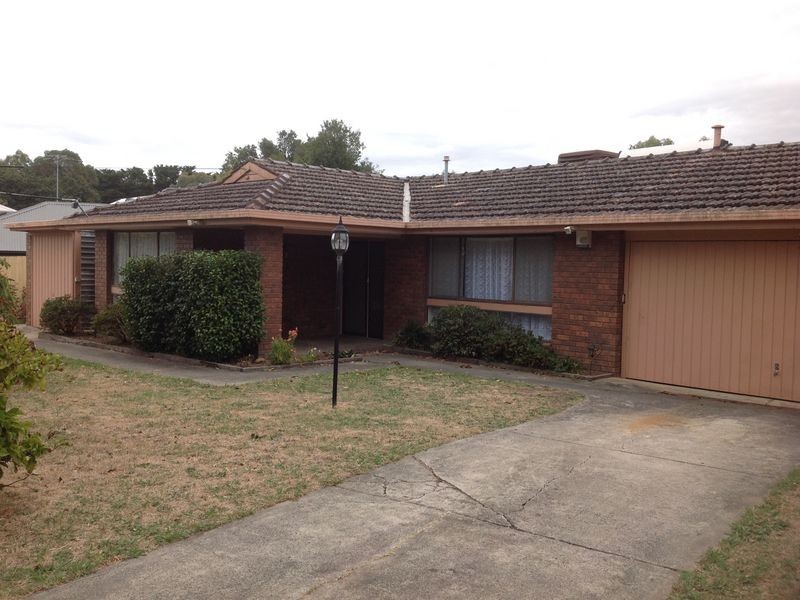 5 Roundhay Court, Berwick VIC 3806