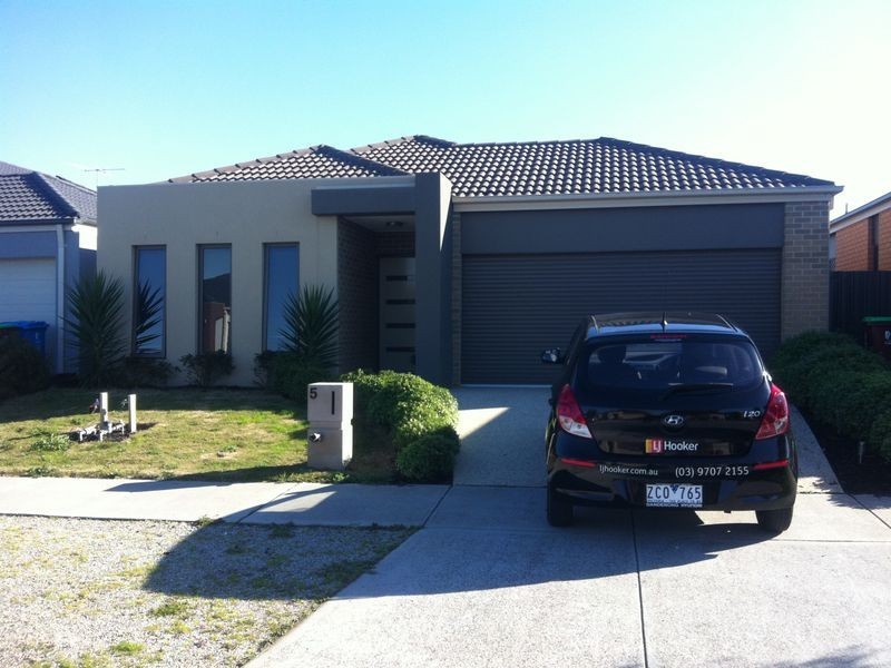 5 Aldous Place, Cranbourne North VIC 3977