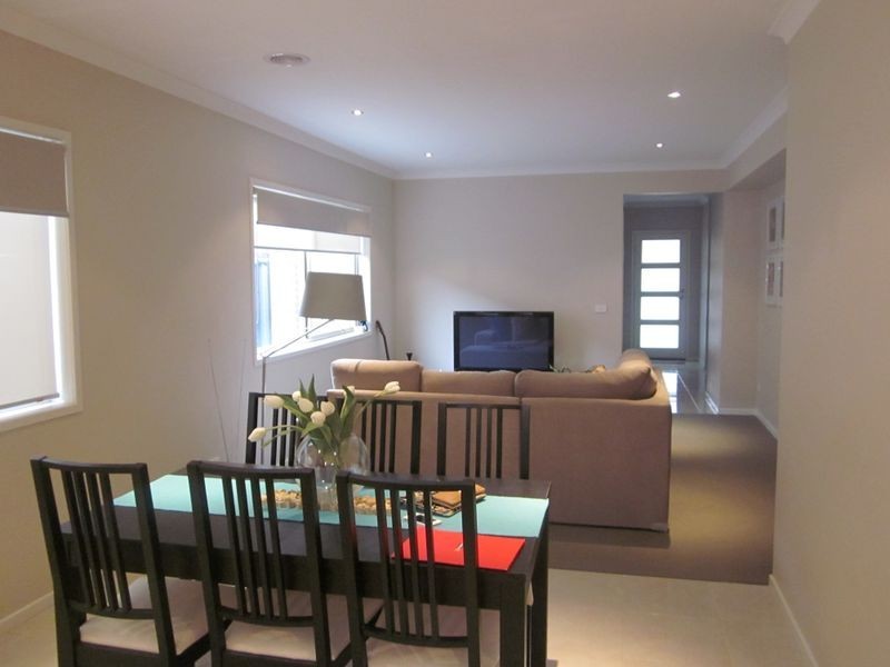 5 Black Forest Way, Clyde North VIC 3978