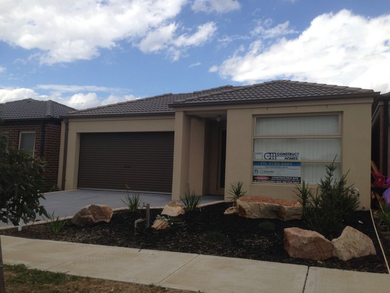34 Valencia Circuit, Cranbourne VIC 3977