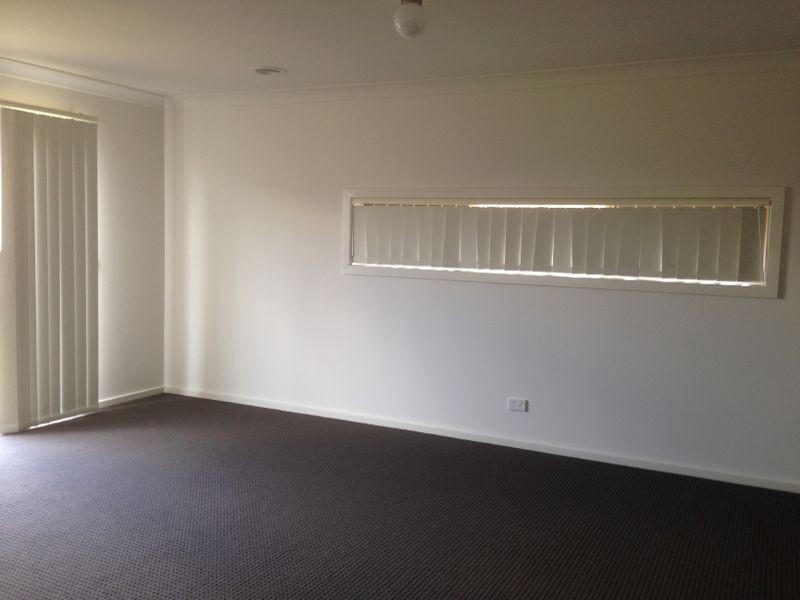 34 Valencia Circuit, Cranbourne VIC 3977