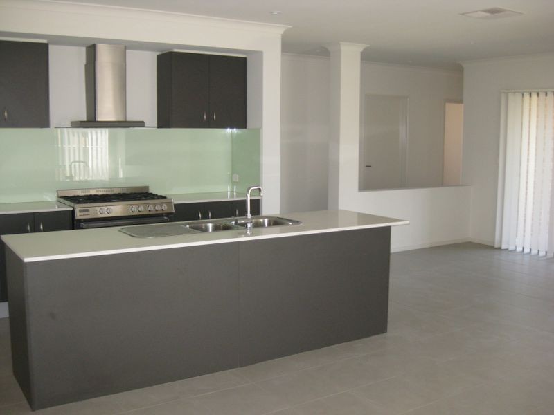 3 Manorwood Way, Berwick VIC 3806