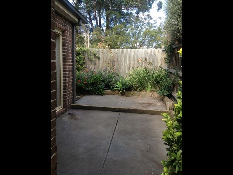 8/17 Gloucester Avenue, Berwick VIC 3806