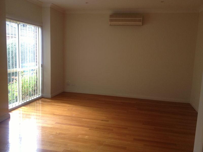 8/17 Gloucester Avenue, Berwick VIC 3806