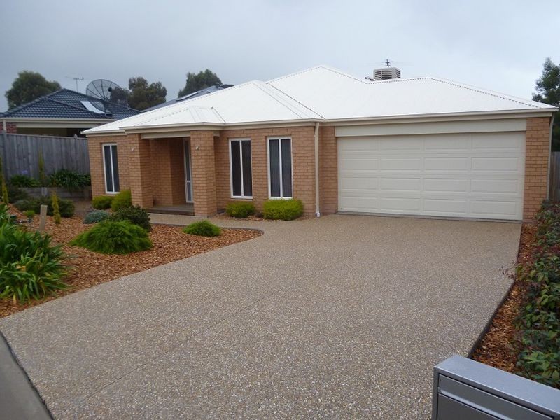 2 Mandalay Court, Berwick VIC 3806