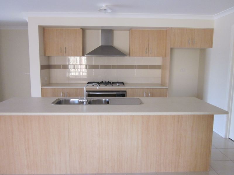 2 Mandalay Court, Berwick VIC 3806