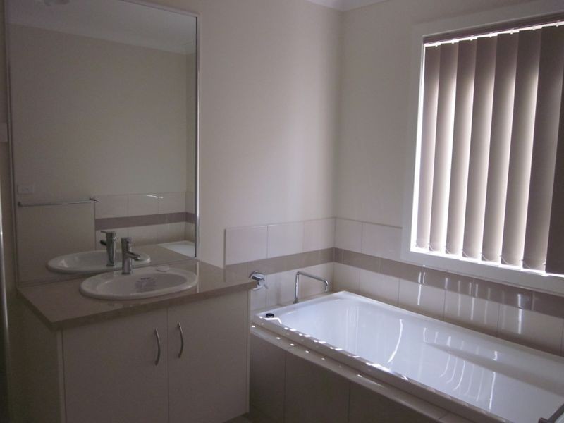 2 Mandalay Court, Berwick VIC 3806