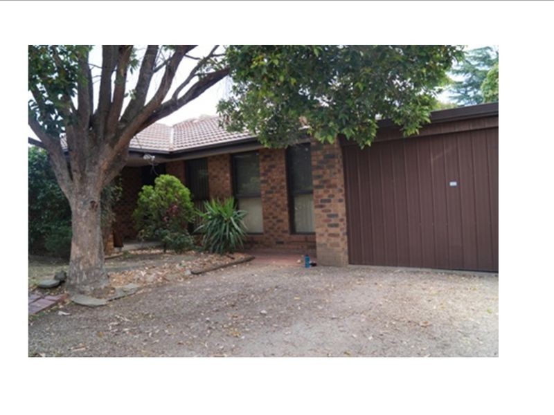 18 St Boswells Avenue, Berwick VIC 3806