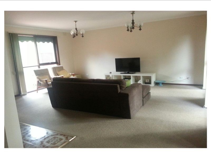 18 St Boswells Avenue, Berwick VIC 3806