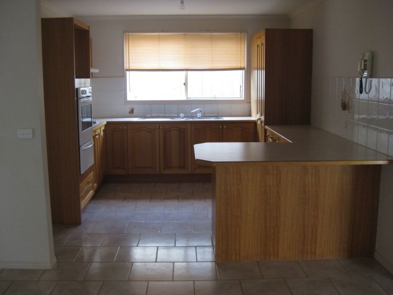 6 Yiota Court, Berwick VIC 3806