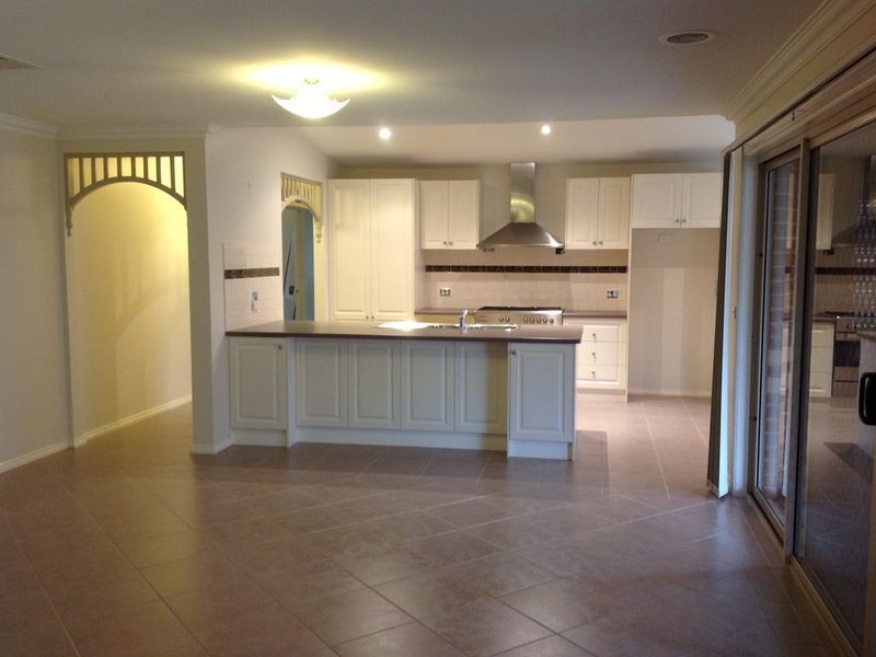 34 Sittella Drive, Berwick VIC 3806