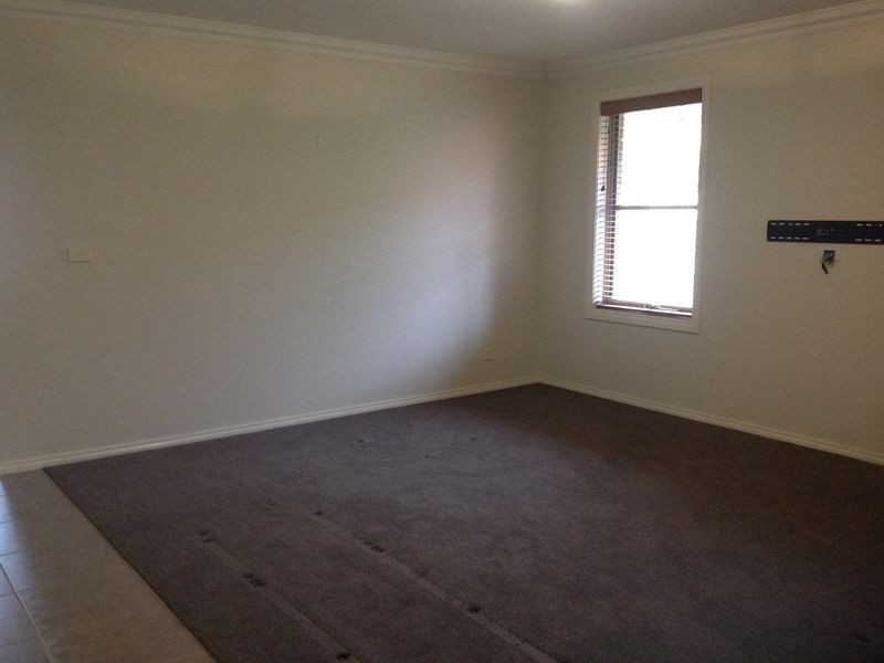 34 Sittella Drive, Berwick VIC 3806