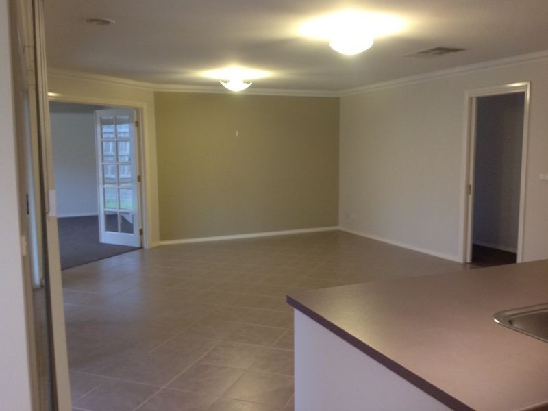 34 Sittella Drive, Berwick VIC 3806