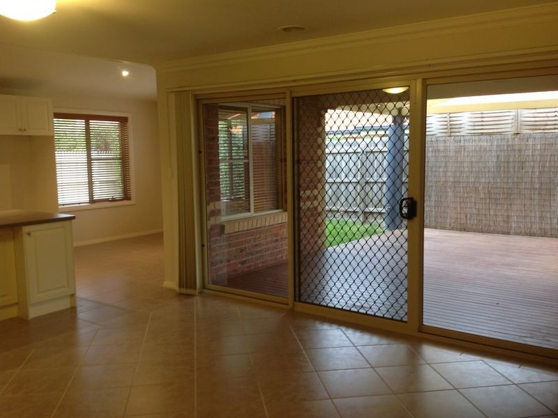 34 Sittella Drive, Berwick VIC 3806