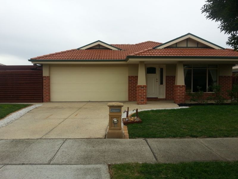 18 Mallett Grove, Lyndhurst VIC 3975