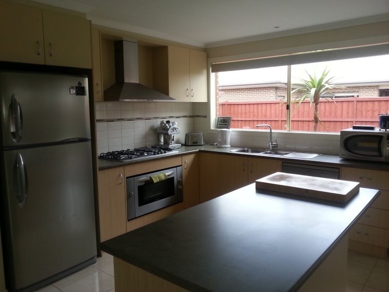 18 Mallett Grove, Lyndhurst VIC 3975