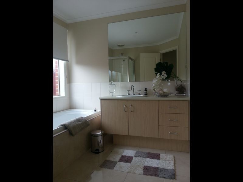 18 Mallett Grove, Lyndhurst VIC 3975