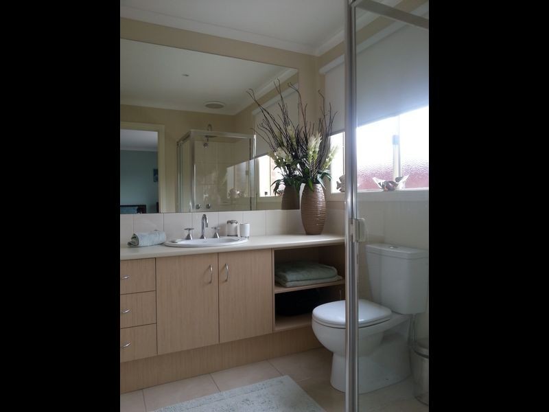 18 Mallett Grove, Lyndhurst VIC 3975