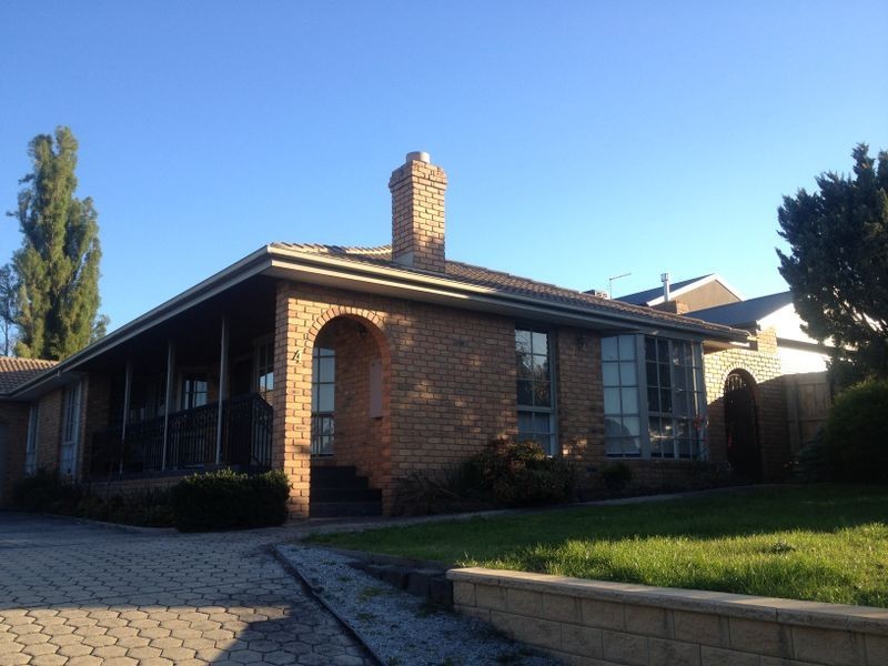 4 Reginald Close, Berwick VIC 3806