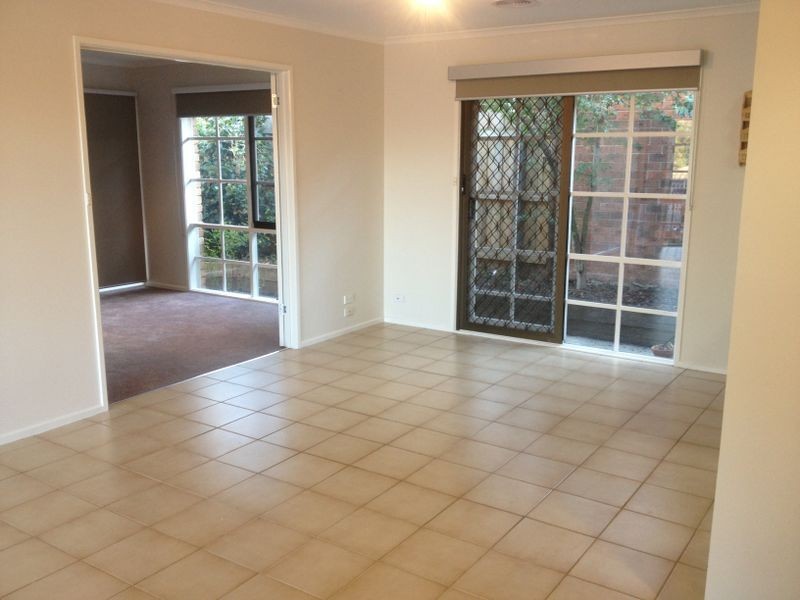 4 Reginald Close, Berwick VIC 3806