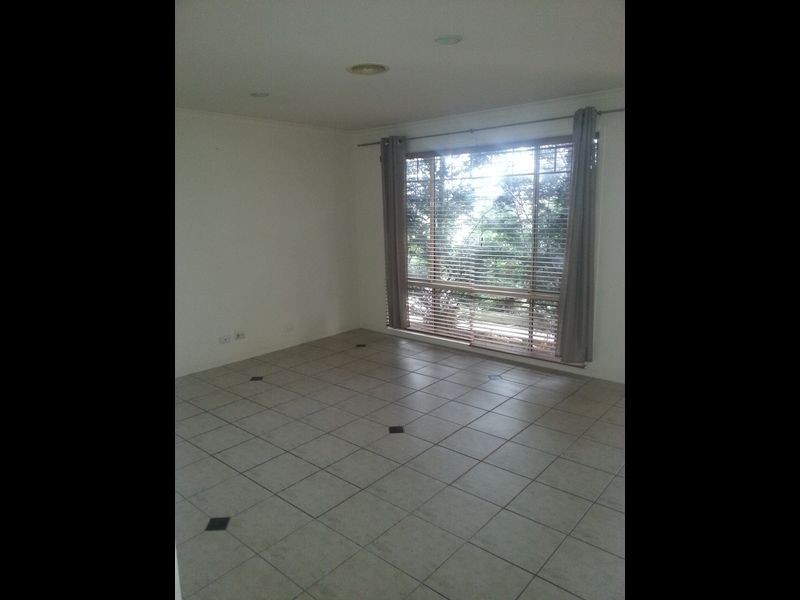 11 Chatswood Drive, Narre Warren South VIC 3805