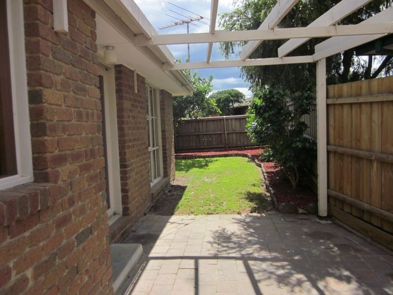 1/74 Collins Crescent, Berwick VIC 3806
