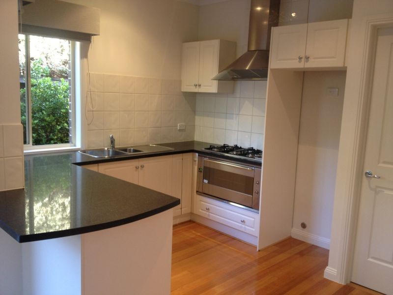 8/17 Gloucester Avenue, Berwick VIC 3806