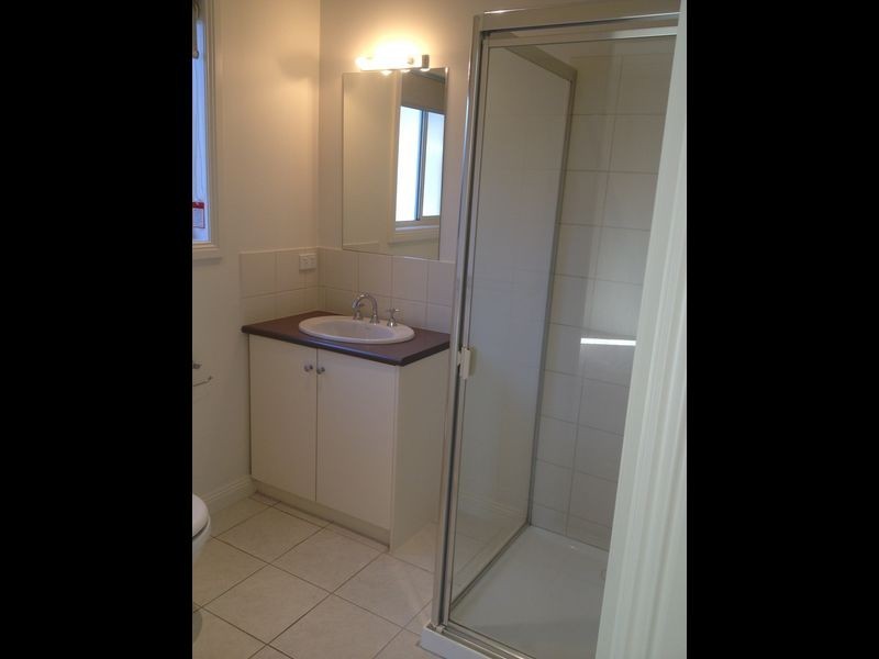 8/17 Gloucester Avenue, Berwick VIC 3806