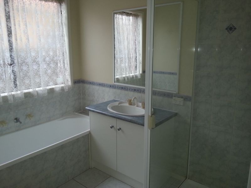 24 Grand Arch Way, Berwick VIC 3806