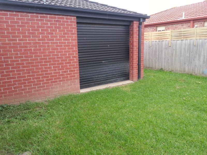 24 Grand Arch Way, Berwick VIC 3806