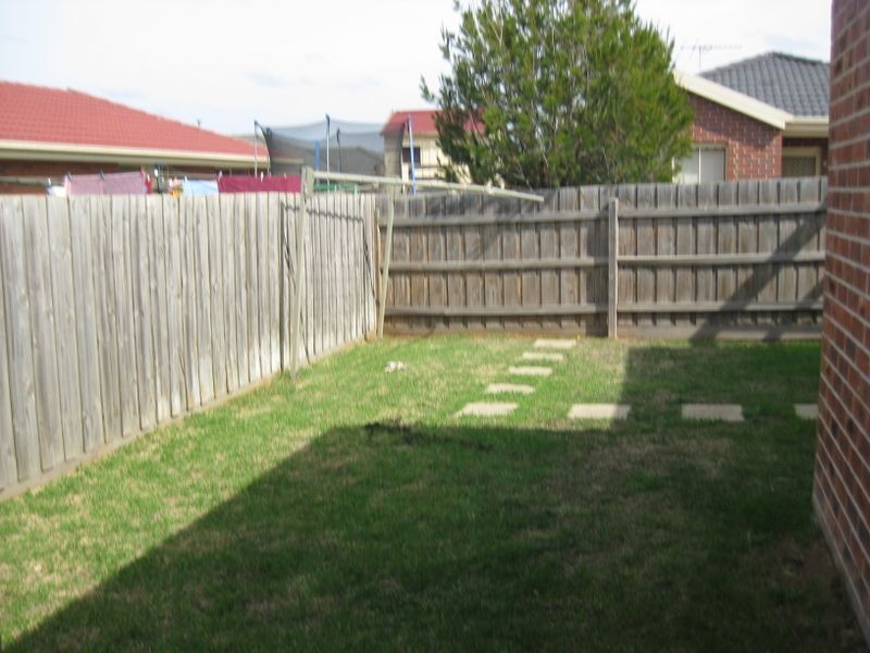 1/49-51 Dartmoor Drive, Cranbourne VIC 3977
