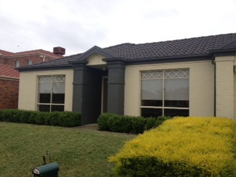 4 Chisholm Crescent, Narre Warren VIC 3805