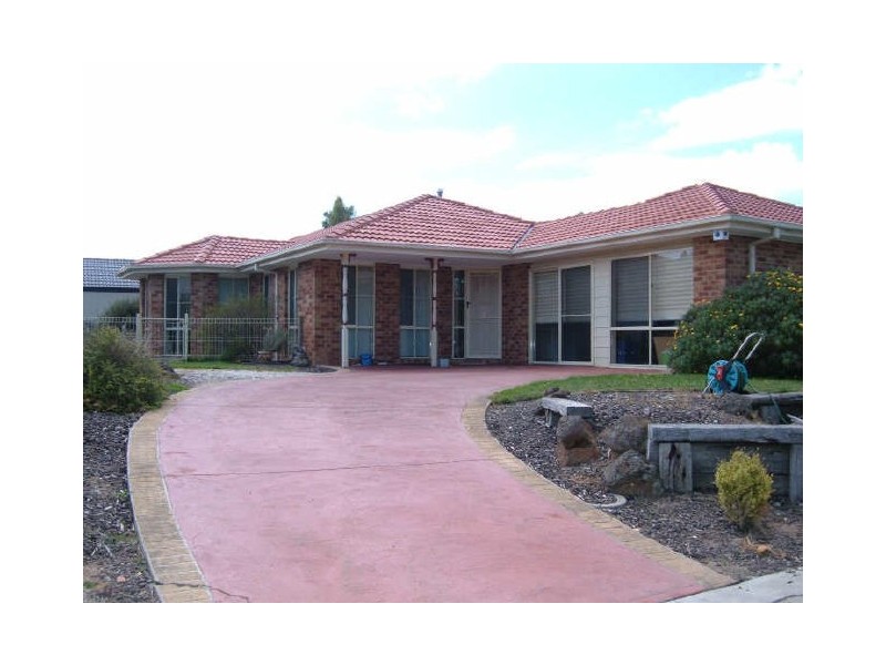 6 Parkwood Avenue, Narre Warren South VIC 3805