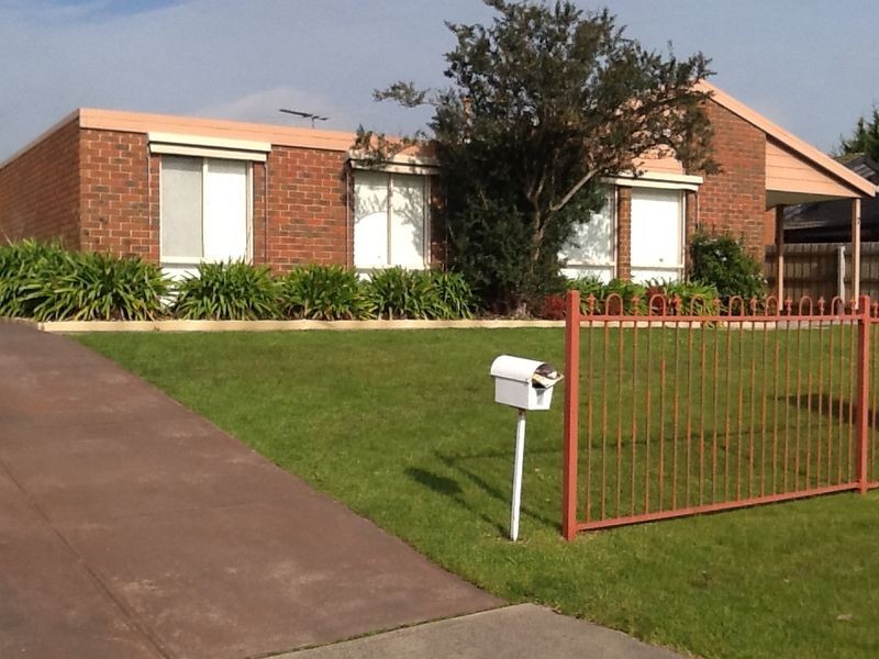 7 Iris Close, Cranbourne North VIC 3977