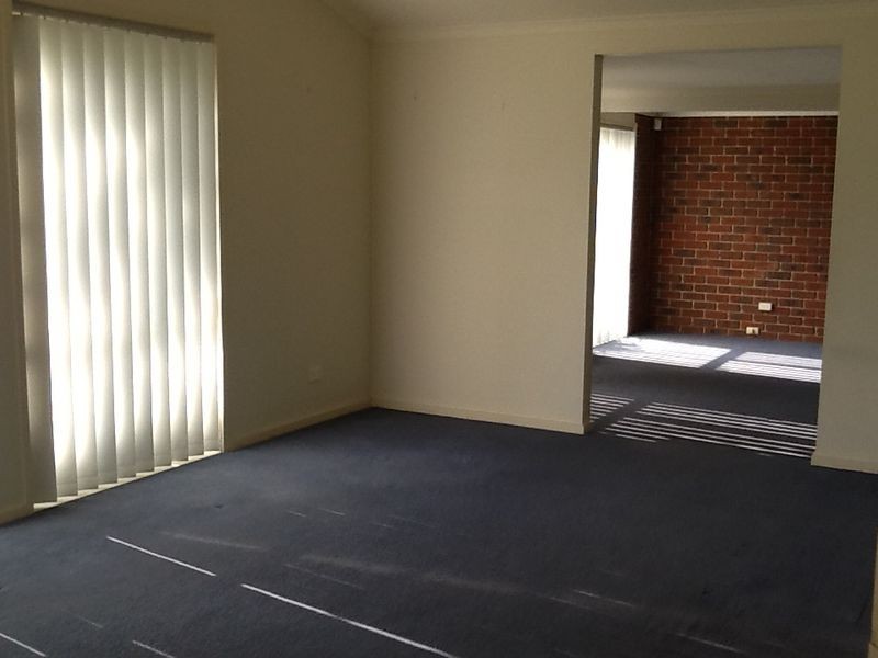 7 Iris Close, Cranbourne North VIC 3977