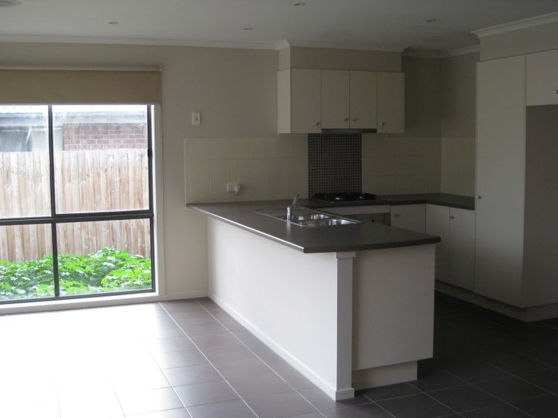 21 Melzak Way, Berwick VIC 3806