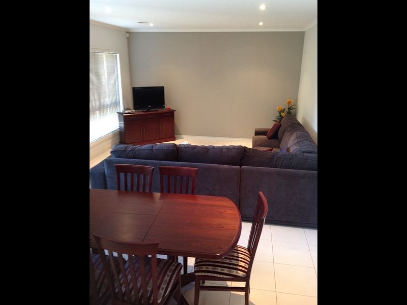 2 Boronia Avenue, Cranbourne VIC 3977