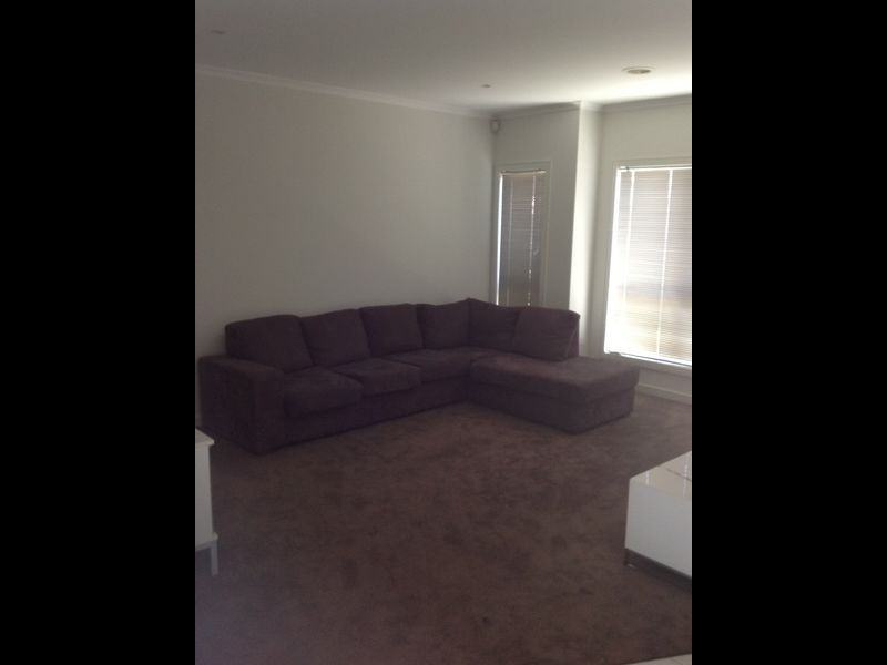 2 Boronia Avenue, Cranbourne VIC 3977