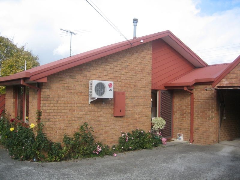 2/2 Raven Crescent, Narre Warren VIC 3805