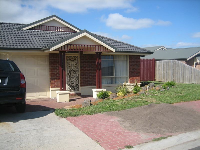 9 Marina Court, Berwick VIC 3806