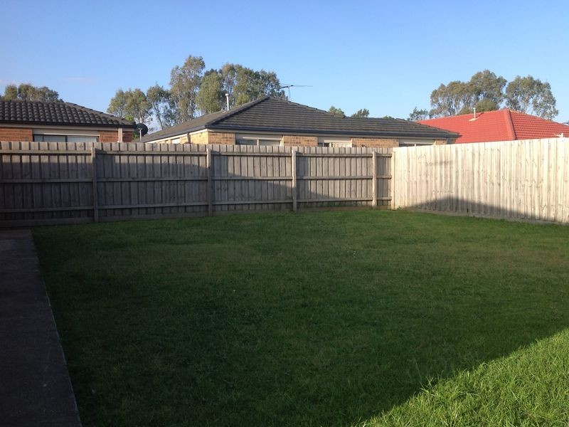 35 Sing Crescent, Berwick VIC 3806