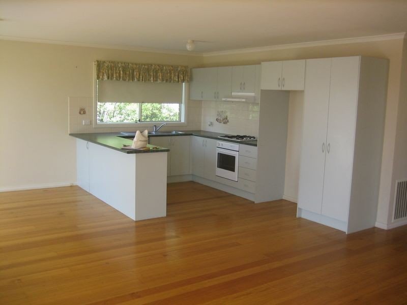 6 Jarryd Crescent, Berwick VIC 3806