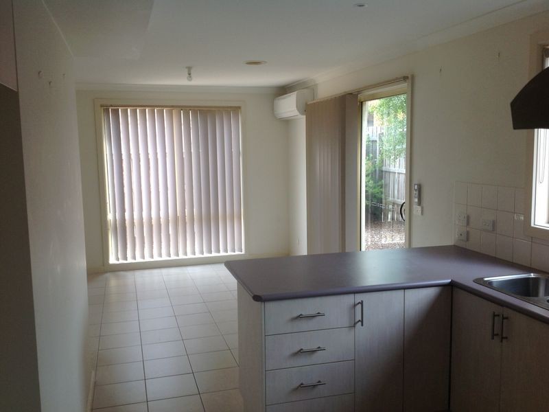 2/23 Farnborough Way, Berwick VIC 3806