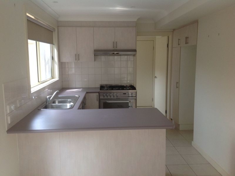 2/23 Farnborough Way, Berwick VIC 3806