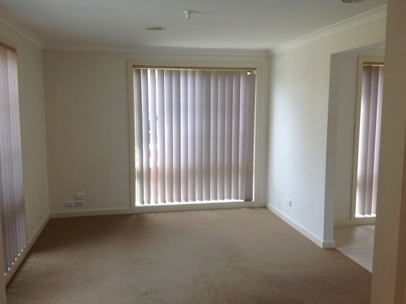 2/23 Farnborough Way, Berwick VIC 3806