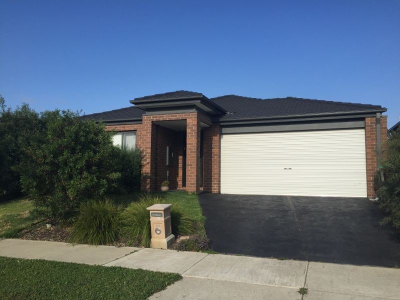 84 Mountainview Blvd, Cranbourne North VIC 3977