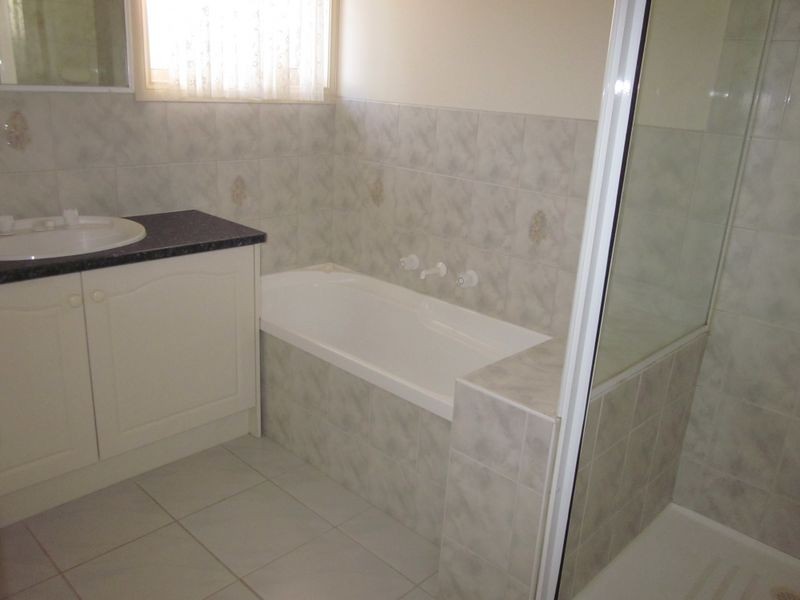 5 Kirrilee Court, Berwick VIC 3806