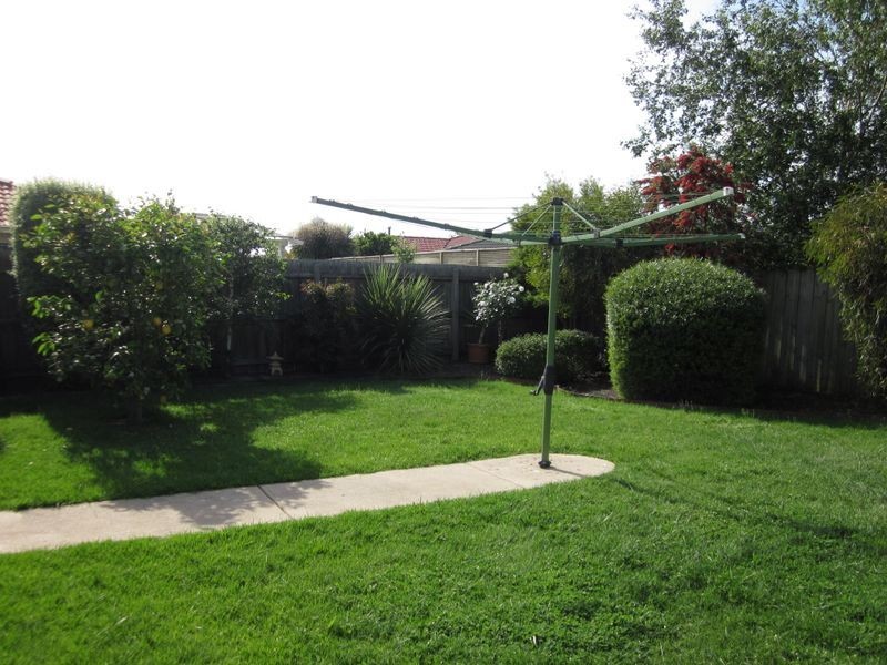 5 Kirrilee Court, Berwick VIC 3806