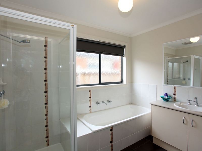 104 Ridgemont Drive, Berwick VIC 3806